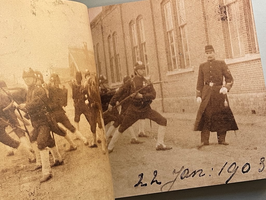 Het vergeten korps - de geschiedenis v.d. koloniale reserve