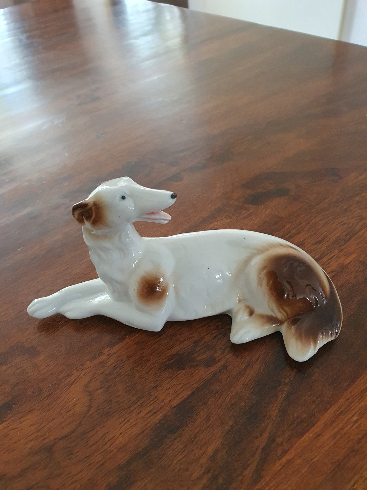 mooi onbeschadigd beeldje greyhound, Ophalen of Verzenden, Zo goed als nieuw, Hond of Kat, Beeldje of Figuurtje