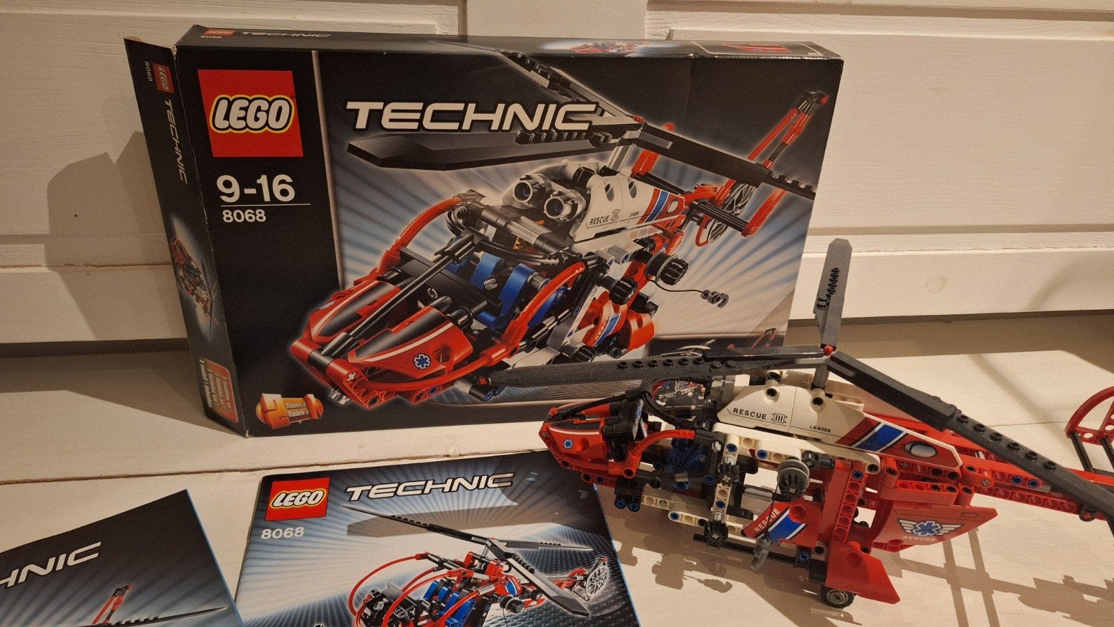 Lego Technic Red Rescue Helikopter 8068 met doos en boekjes, Inclusief instructies, Lego, Ophalen of Verzenden, Zo goed als nieuw