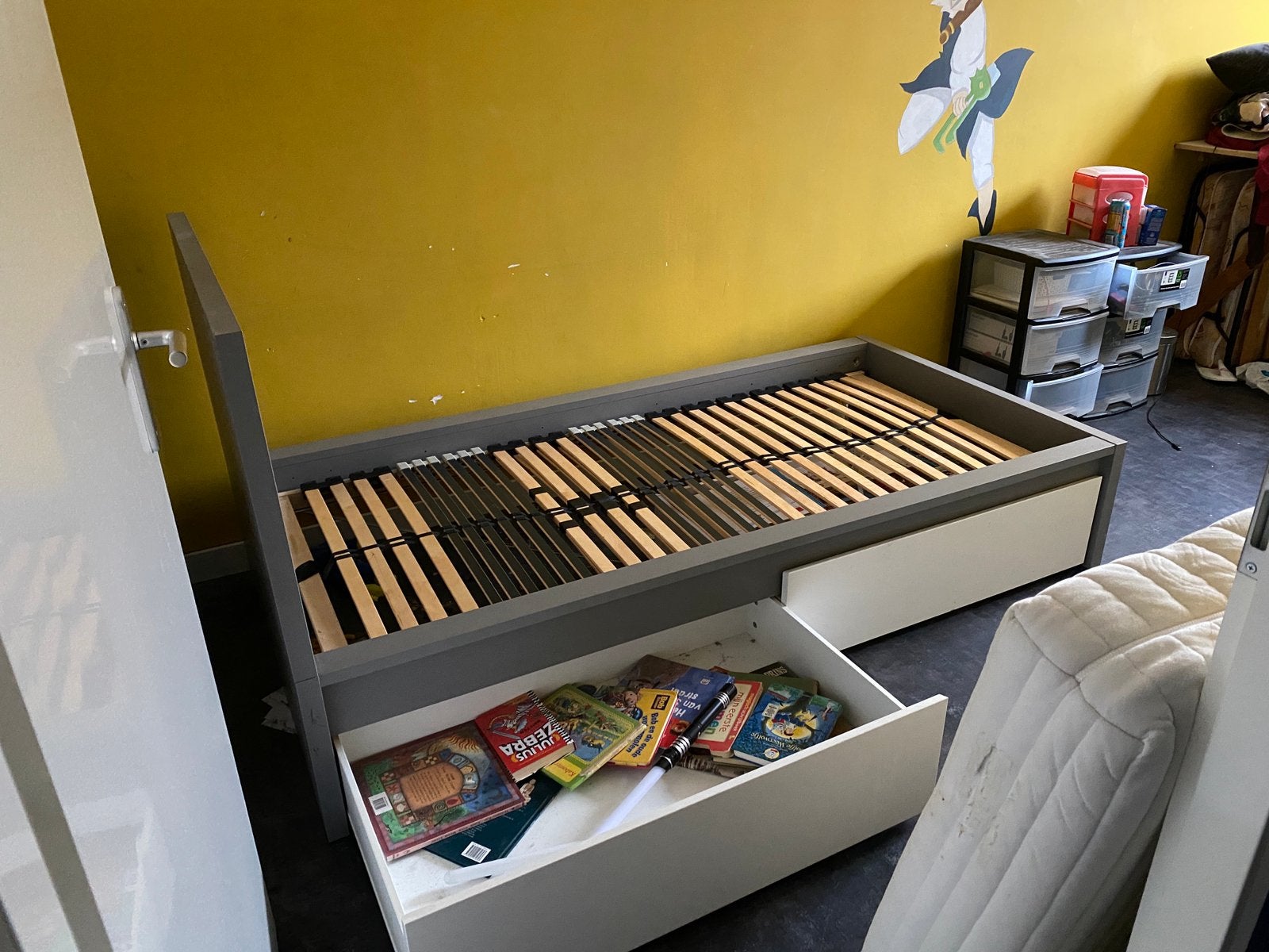1 persoonsbed malm modern wit grijs, Huis en Inrichting, Ophalen, 90 cm, Eenpersoons, Wit