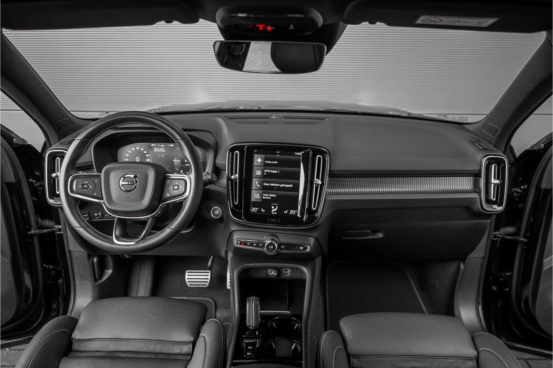 Volvo XC40 1.5 T5 Recharge R-Design ACC H/K Trekhaak Stuur &, Auto's, 12 maanden, Gebruikt, Zwart, Zwart