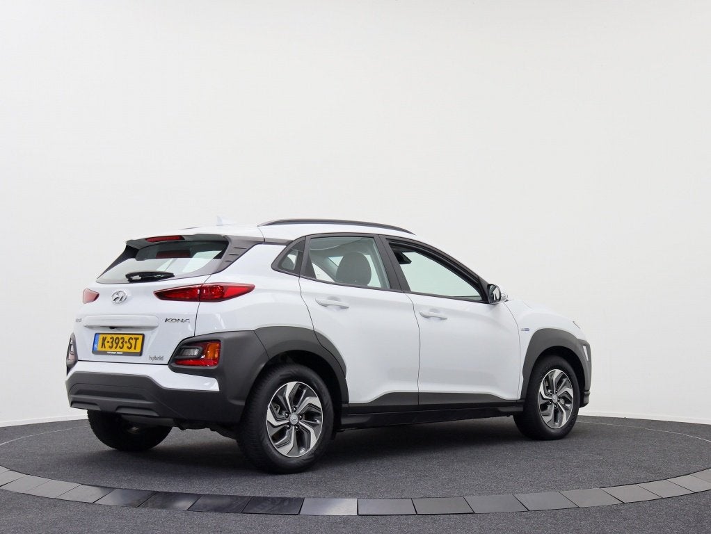Hyundai KONA 1.6 GDI HEV Comfort | Carplay - Android Auto |, Stof, Gebruikt, Wit, 26 km/l