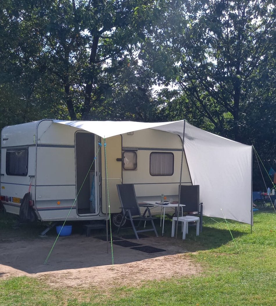 Mooie caravan van binnen en  buiten bj 1992, Schokbreker, Dwarsbed, Treinzit, 750 - 1000 kg