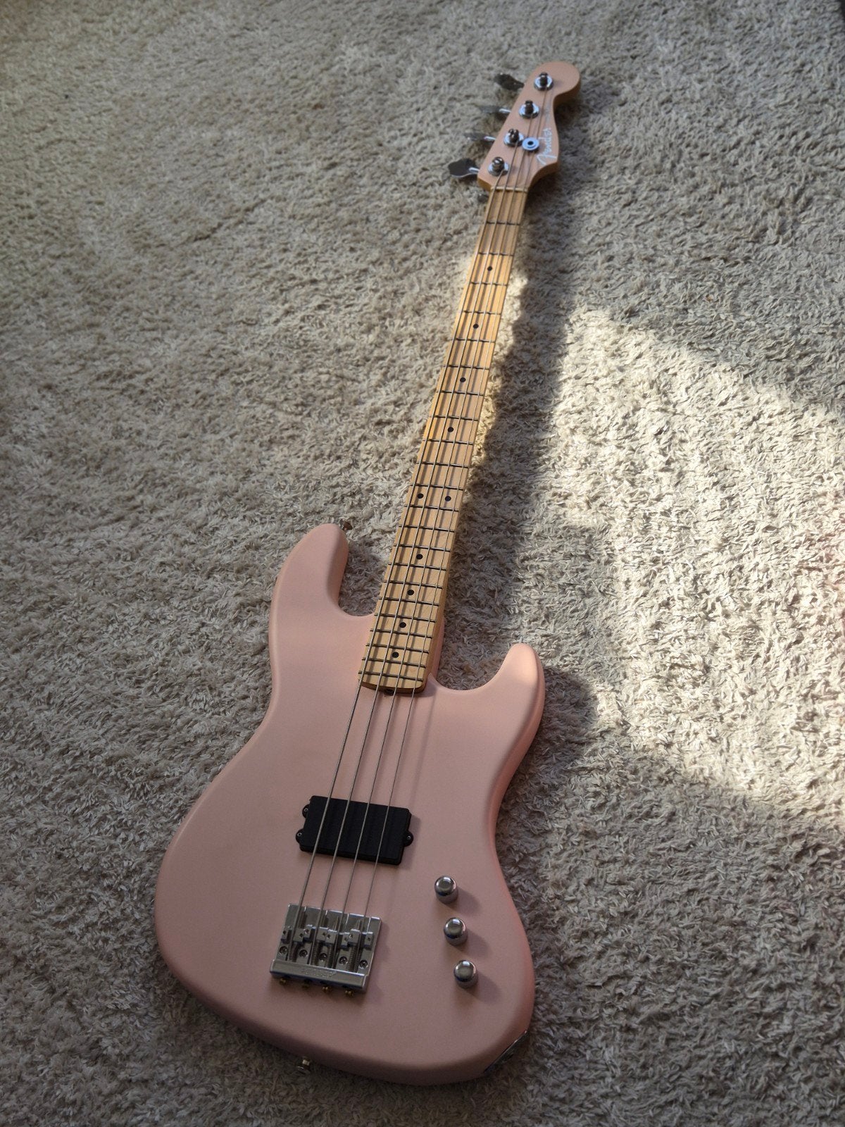 Fender Flea Active Jazz Bass - Shell Pink, Muziek en Instrumenten, Snaarinstrumenten | Gitaren | Bas, Ophalen, Zo goed als nieuw
