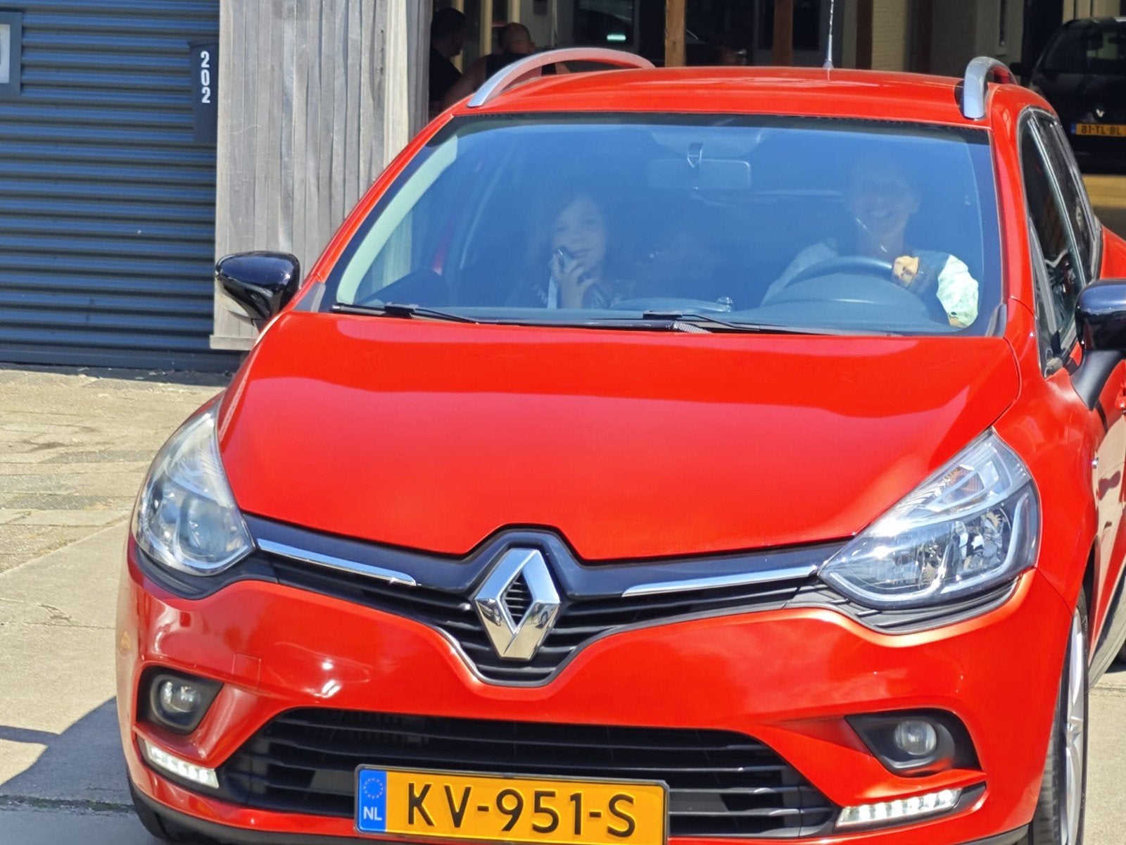 Renault Clio 0.9 TCE 90 Estate 2016 Rood stationwagon, Voorwielaandrijving, 898 cc, 1063 kg, 580 kg