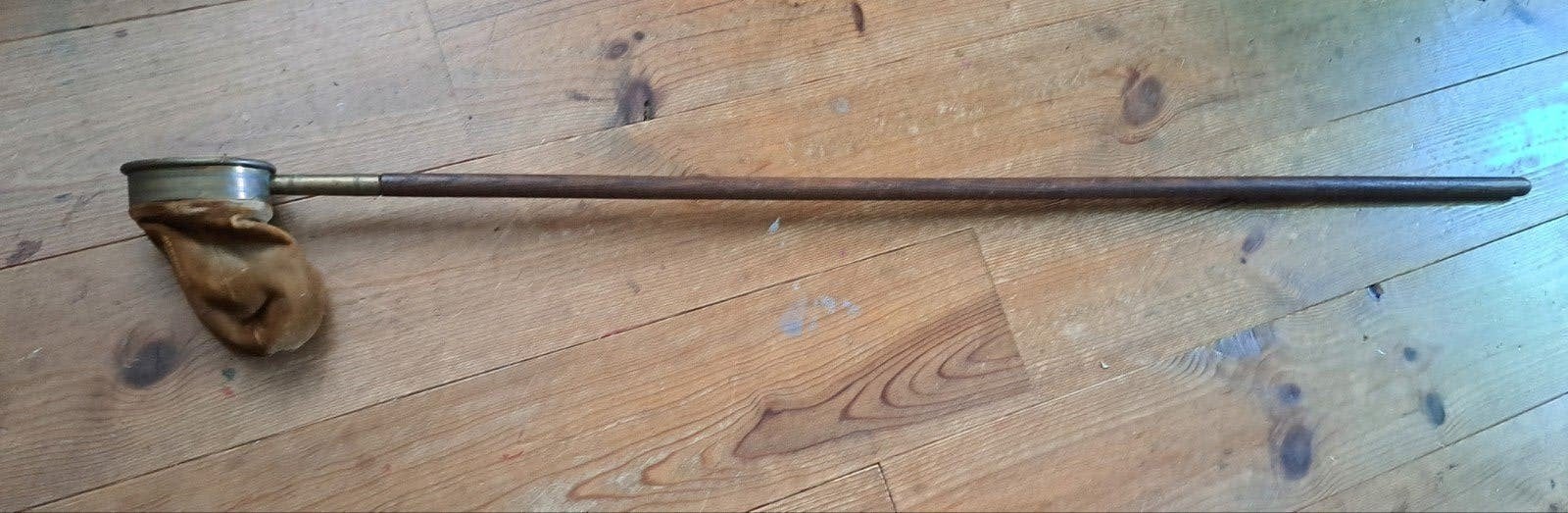 Antieke collecte zak op stok, 155cm, okergeel., Antiek en Kunst, Ophalen