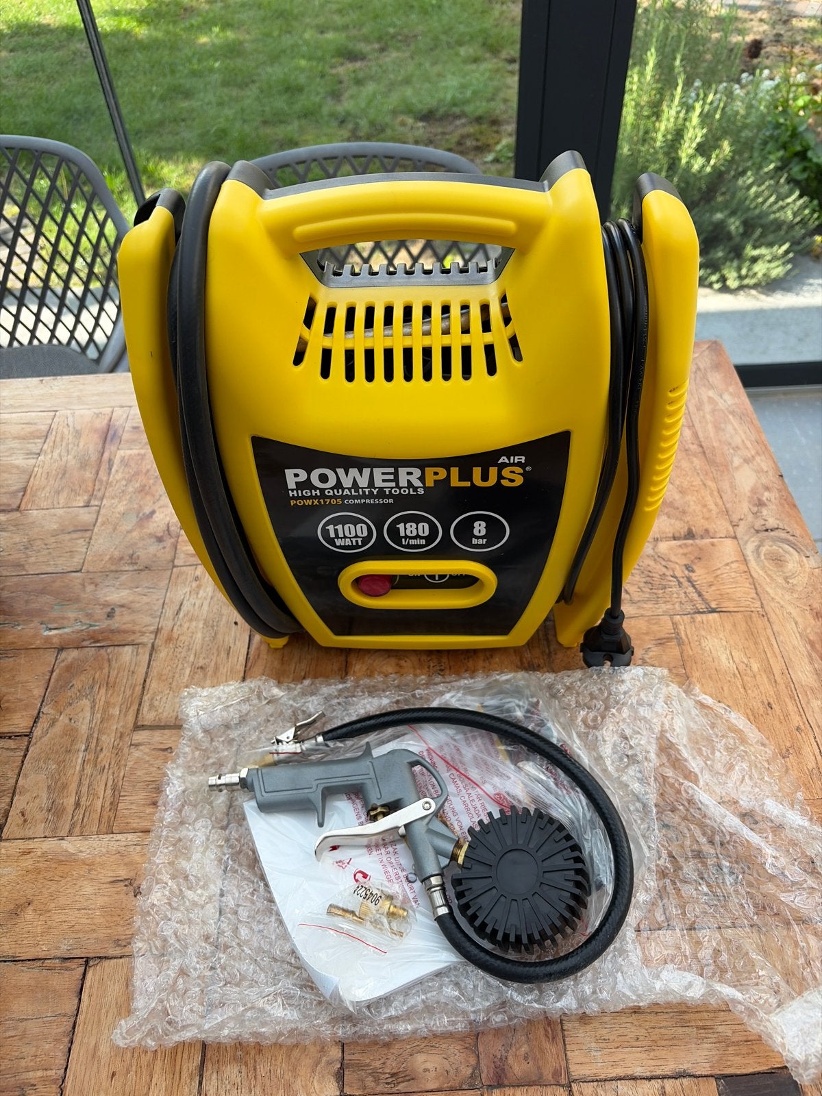 Powerplus POWX1705 Compressor 1100W 8 bar Olievrij, Doe-het-zelf en Verbouw, 6 tot 10 bar, Nieuw, Ophalen of Verzenden, Minder dan 200 liter/min