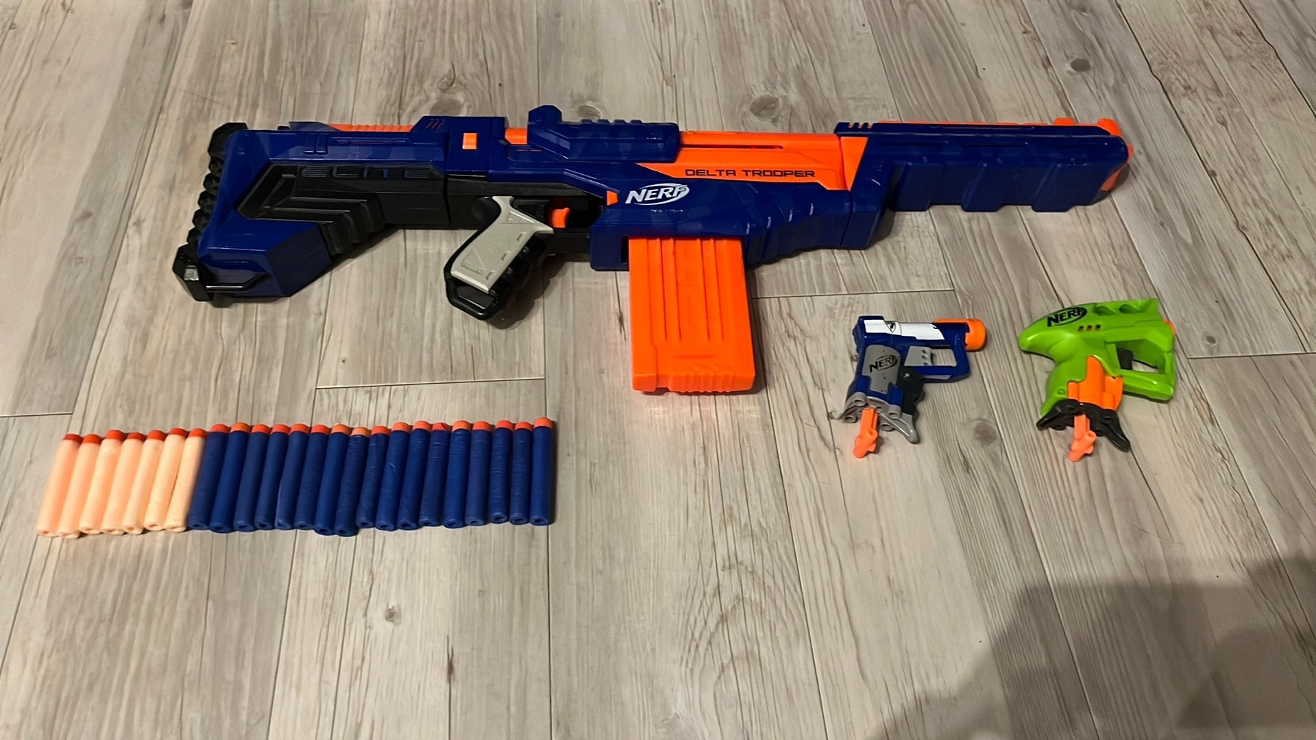 Nerf Delta trooper + 24 pijltjes + twee kleine pistooltjes, Ophalen of Verzenden, Zo goed als nieuw