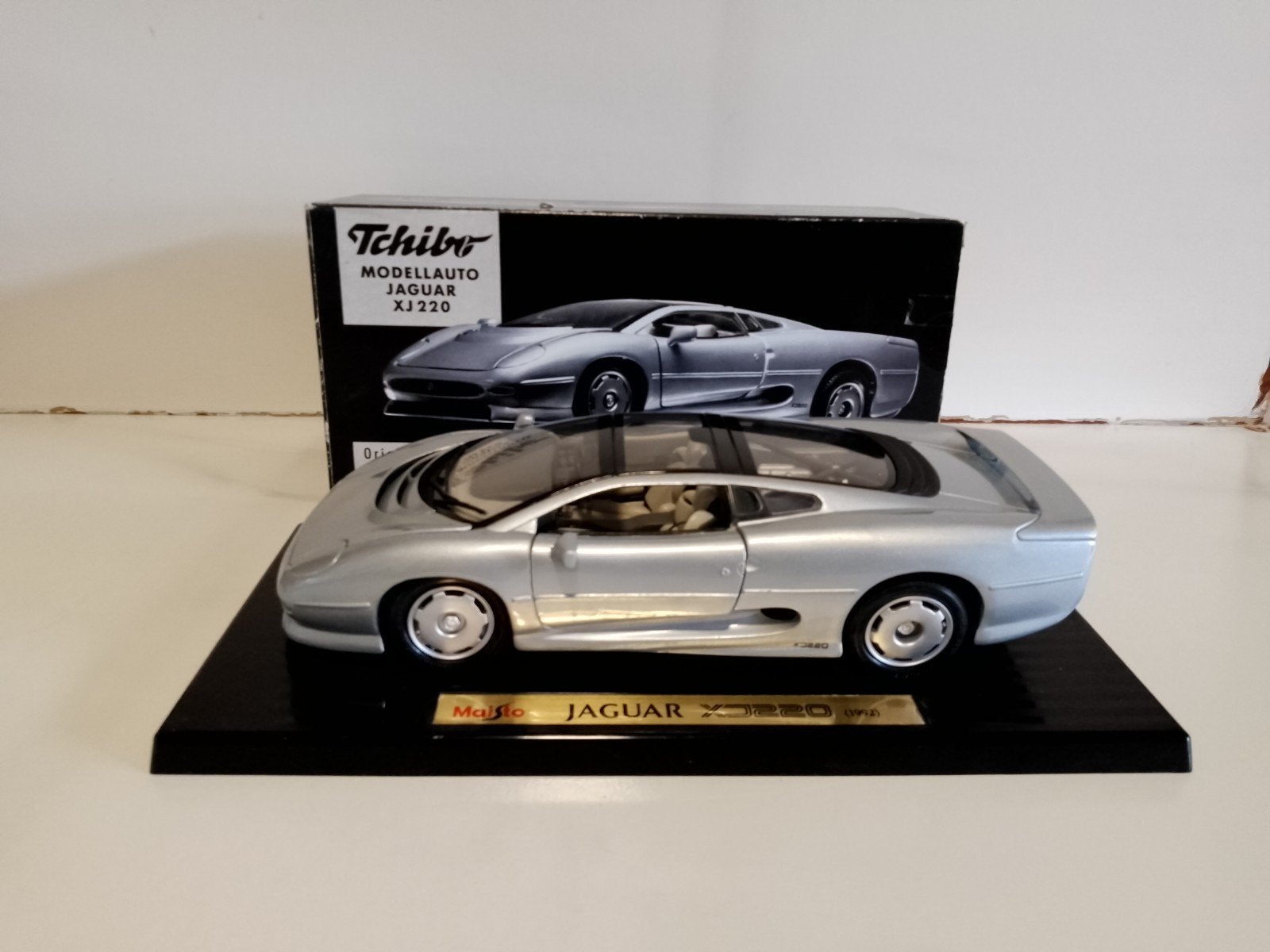Maisto 92" Jaguar XJ220   1:18, Ophalen of Verzenden, Zo goed als nieuw, Maisto