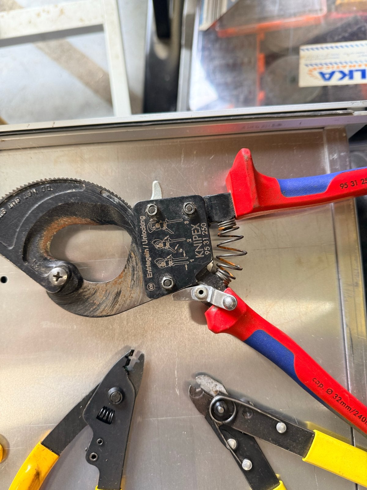 Knipex 95 31 250 Kabelschaar met ratelmechanisme, Ophalen of Verzenden, Zo goed als nieuw, Tang, Knipex