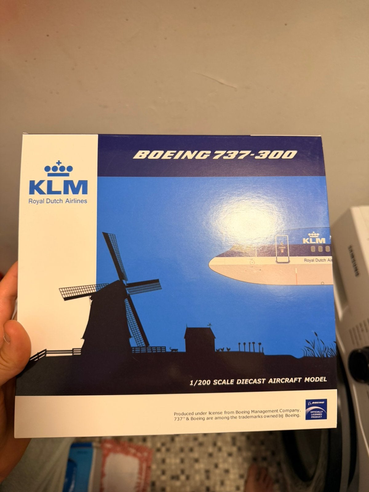 KLM Boeing 737-300 PH-BDD JC Wings 1:200 The World Is Just, Ophalen of Verzenden, Zo goed als nieuw, Schaalmodel