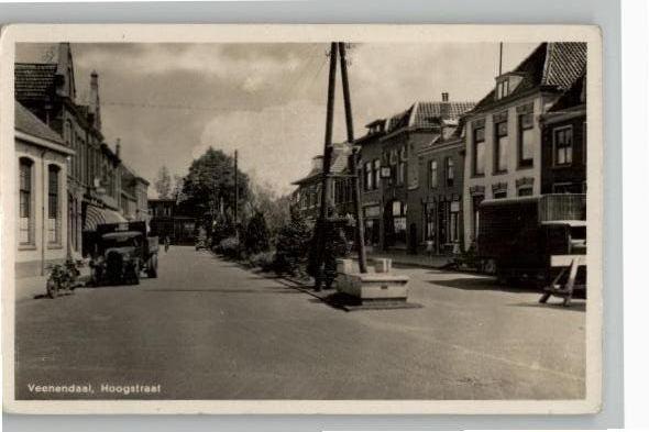 Veenendaal Hoogstraat + vrachtwagen en motor vroeg jaren 50, Ophalen of Verzenden, 1940 tot 1960, Ongelopen, Utrecht