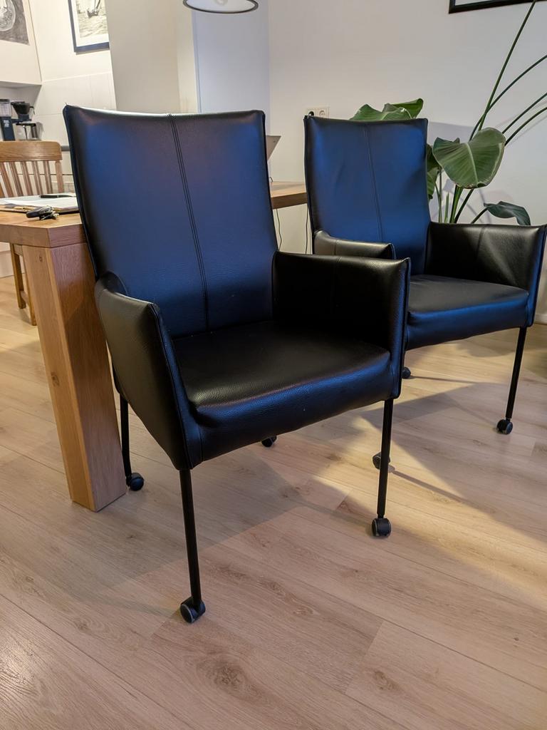 4x Zwarte Leren Eetkamerstoelen met Wieltjes, Huis en Inrichting, Stoelen, Ophalen, Gebruikt, Zwart, Leer