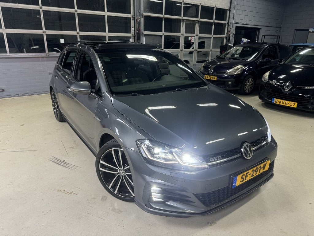 Volkswagen Golf 2.0 TDI GTD DSG PANO CAM DYN DIGIT 184PK, Auto's, Automaat, Gebruikt, Euro 6, Bedrijf