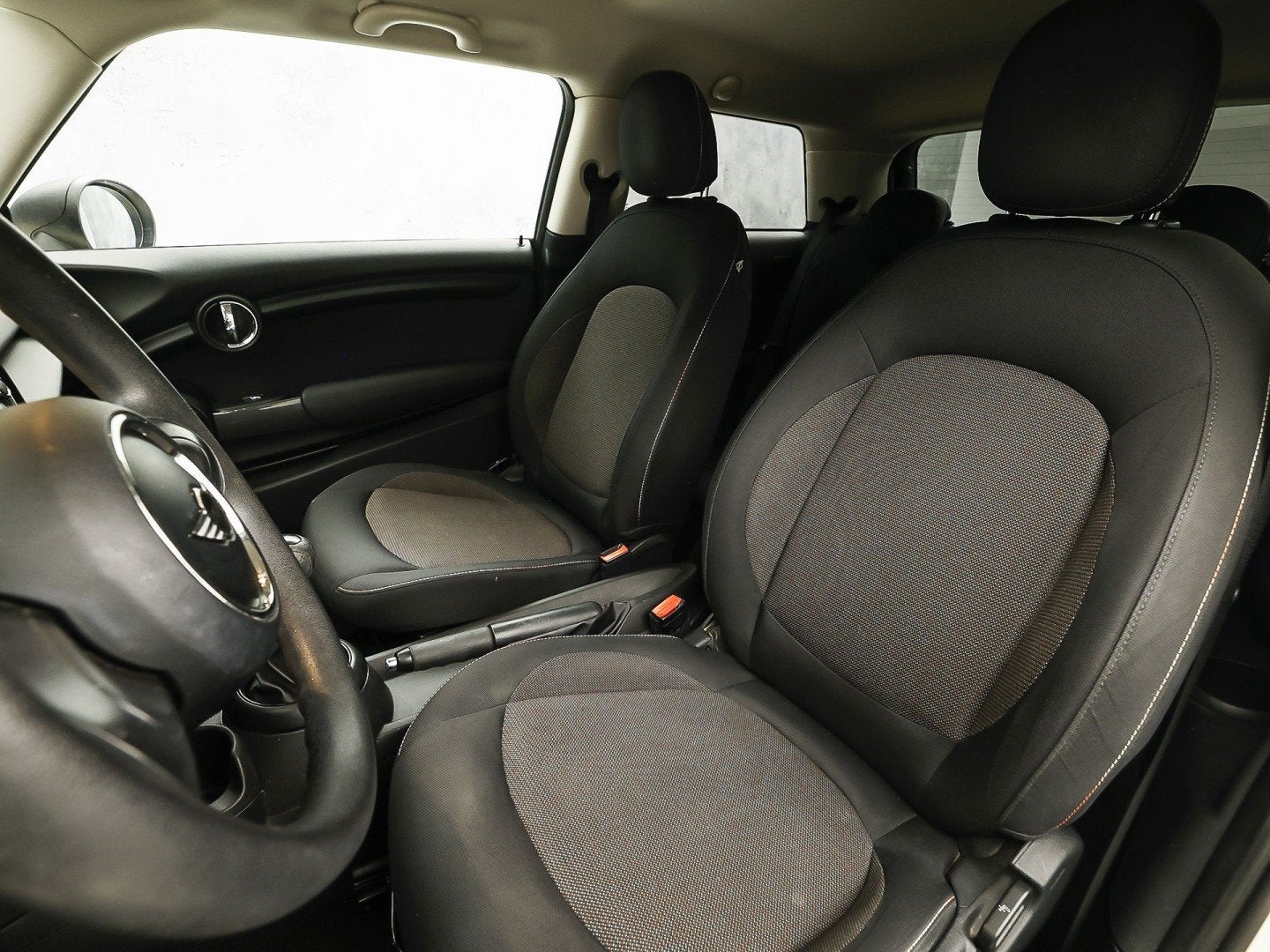 Foto 14 van MINI One 1.2 One Sport (AIRCO, STOELVERWARMING, BLUETOOTH, S