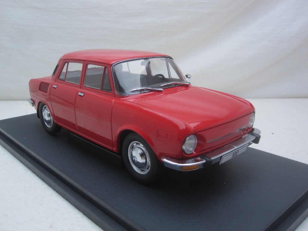 Skoda 100  1971 Rood 1:18 MCG, Ophalen of Verzenden, Nieuw, Auto, Overige merken