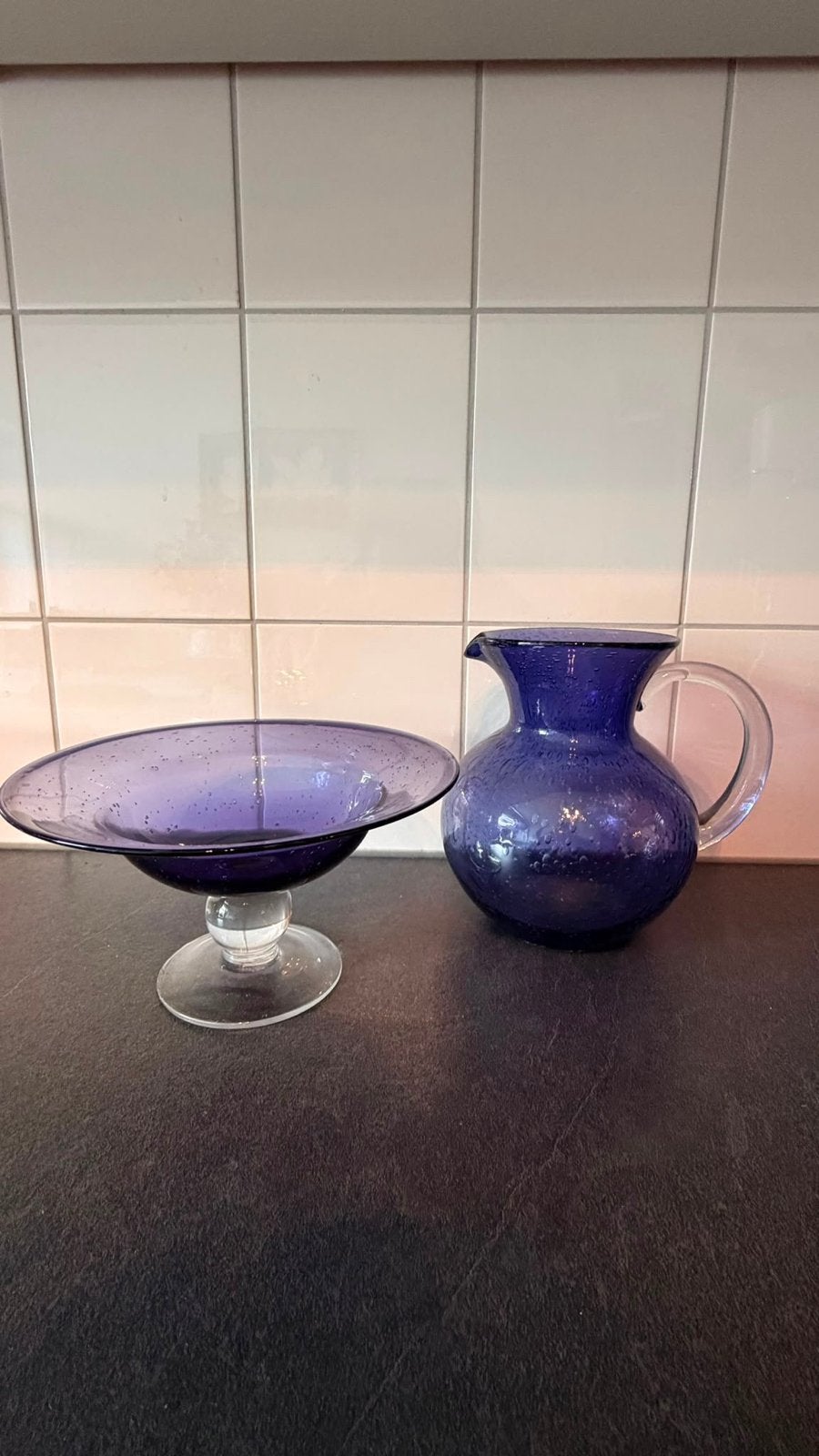 Vintage paarse glazen schaal en kan met bubbelstructuur, Ophalen of Verzenden, Zo goed als nieuw, Rond, Glas