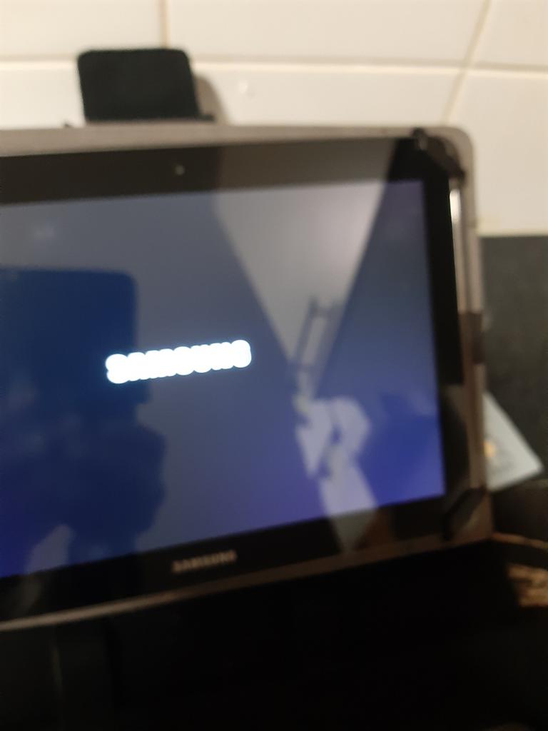 T.k.samsung tablet moet opnieuw installeren € 20, Computers en Software, Android Tablets, Ophalen of Verzenden, 10 inch, Samsung