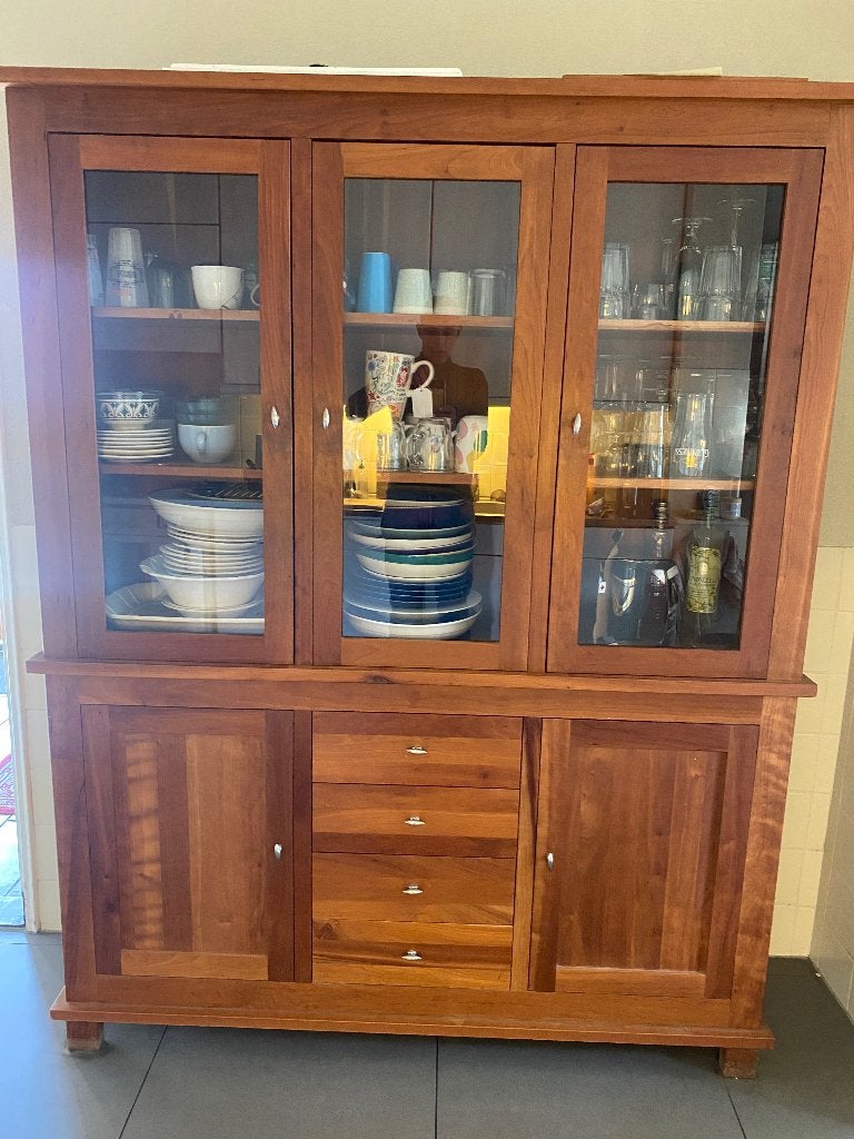 Massief kersenhouten kast, Ophalen, Gebruikt, 100 tot 150 cm, Met lade(s)