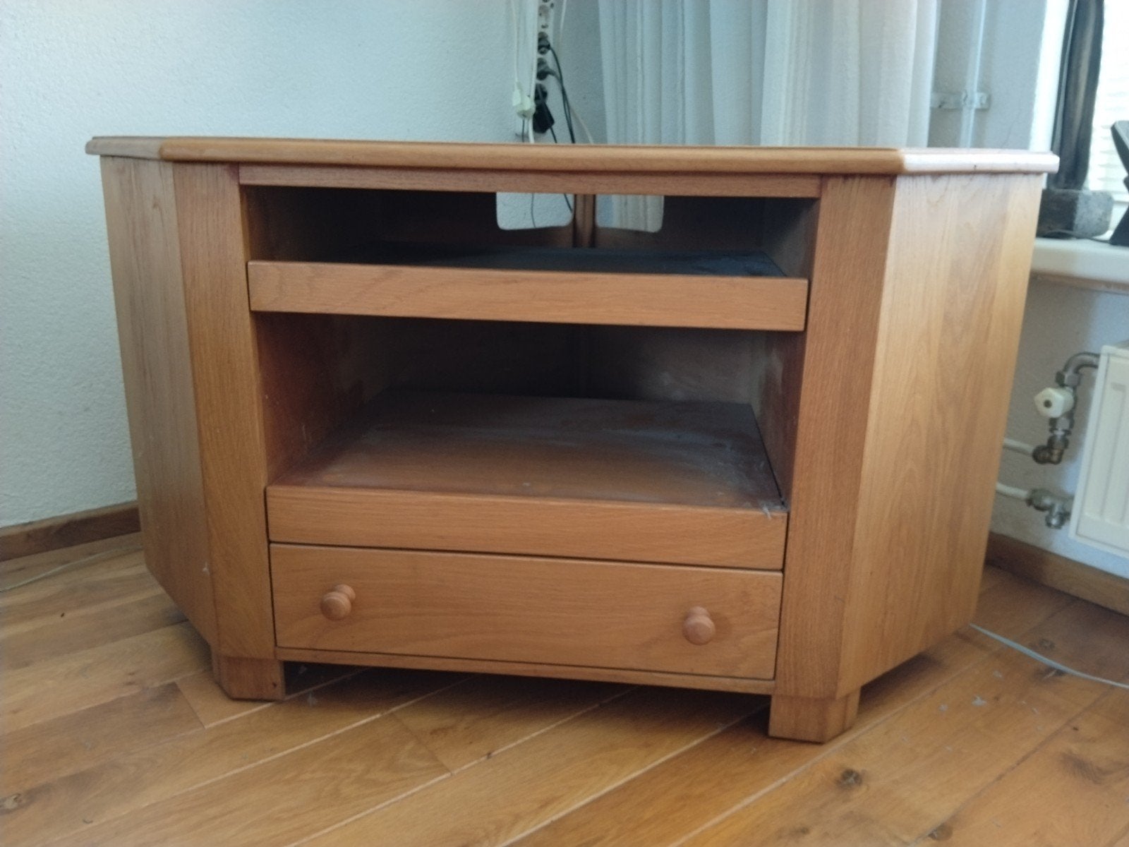 Eiken houten TV-kastje voor hoek kamer, Klassiek, Eikenhout, Zo goed als nieuw, Minder dan 100 cm