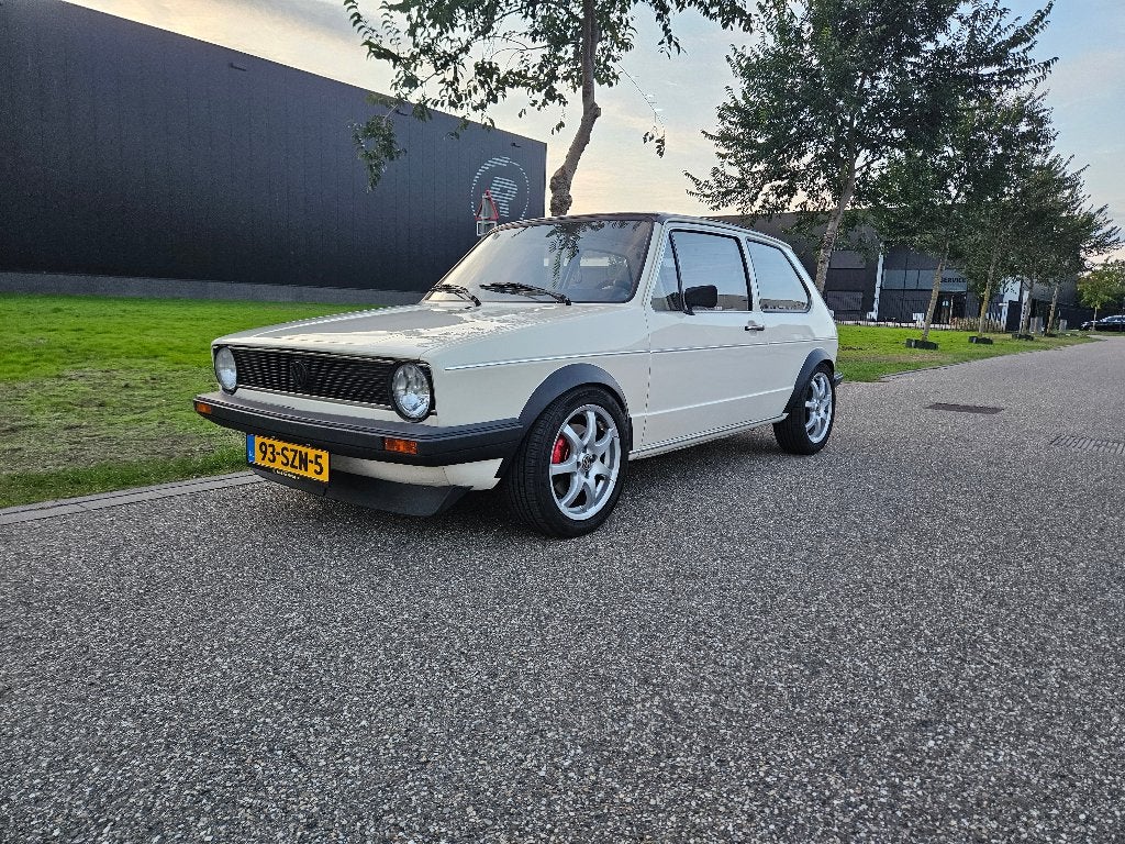 Volkswagen Golf 1 2.0 16V ABF | KW V2 |Carbon dak | 1983, Voorwielaandrijving, 4 cilinders, 1984 cc, Wit