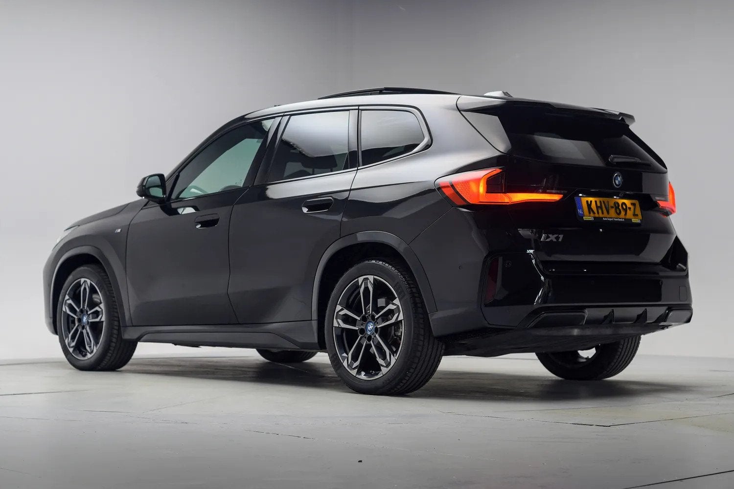 BMW iX1 xDrive30 M Sport [ Panorama Stuur-&Stoelverwarming N, Auto's, Automaat, 0 cilinders, Gebruikt, Automatische klimaatregeling