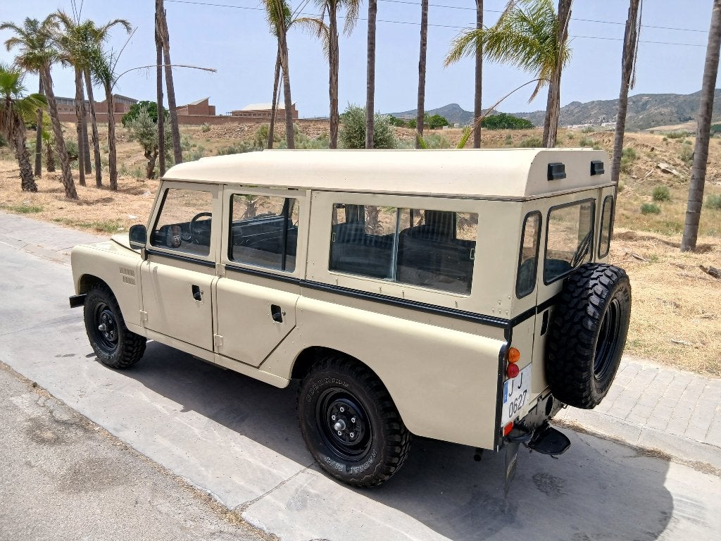 Land Rover 109 diesel, bj 1986, oldtimer, in unieke staat, Auto's, Oldtimers, Land Rover, Zwart, Beige, Leder