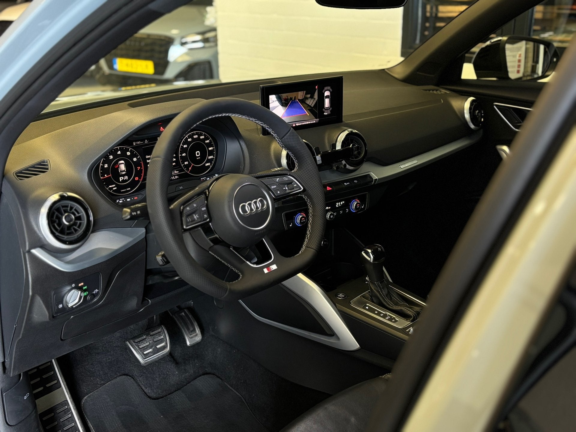 Audi Q2 35 TFSI S Line |Leder|Cam|Cruisecontrol|Keyless|Zwar, 4 cilinders, 150 pk, Leder en Stof, Automatische klimaatregeling