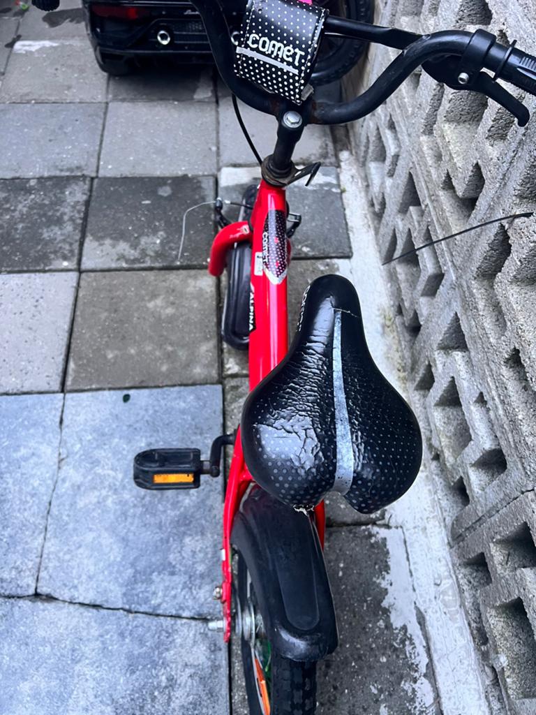 Kinderen fiets 12inch, Fietsen en Brommers, Steps, Ophalen of Verzenden, Zo goed als nieuw, Gewone step