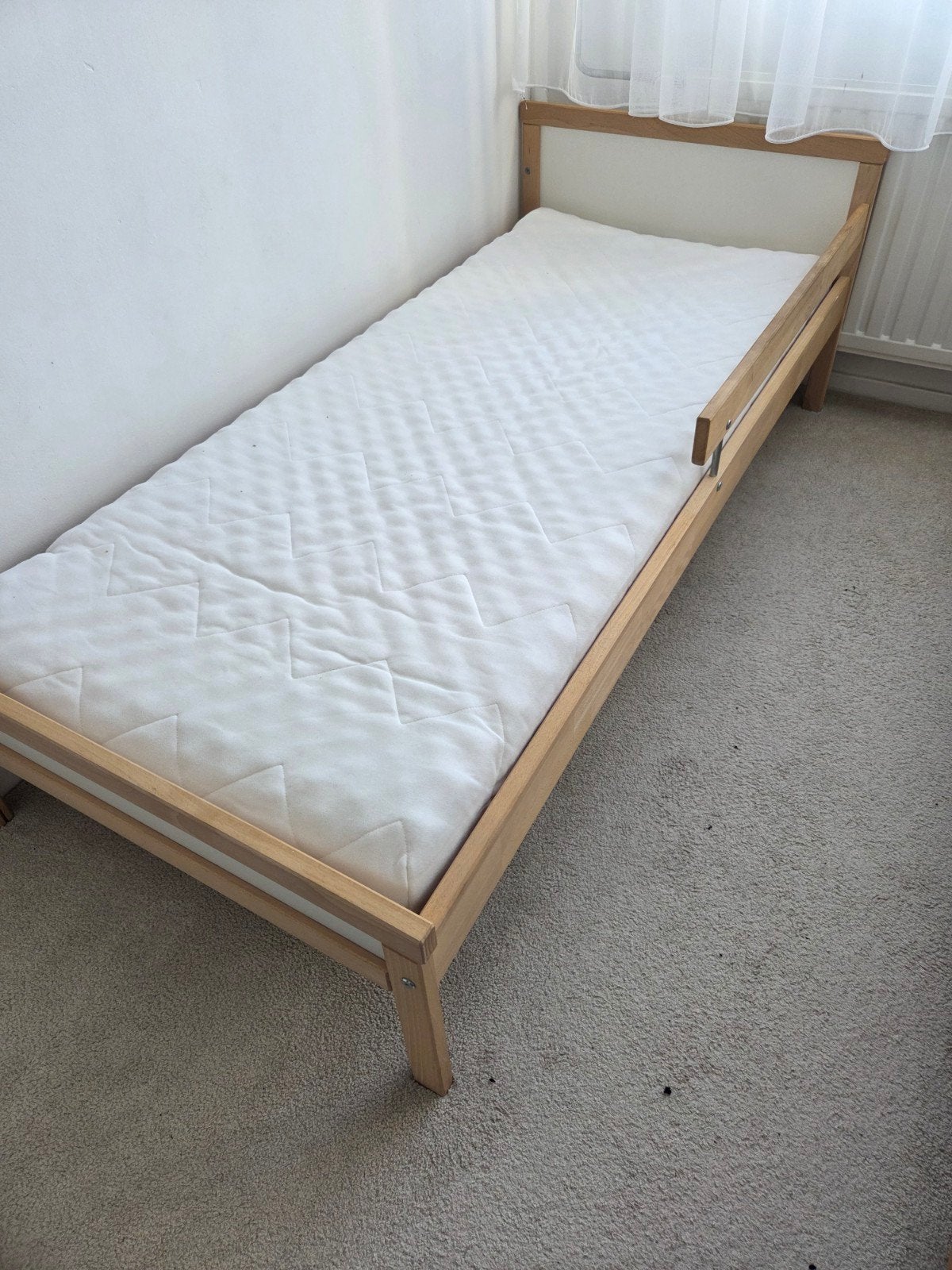 Peuterbed met matras en lattenbodem, 70 tot 85 cm, Zo goed als nieuw, 160 tot 180 cm, Ophalen