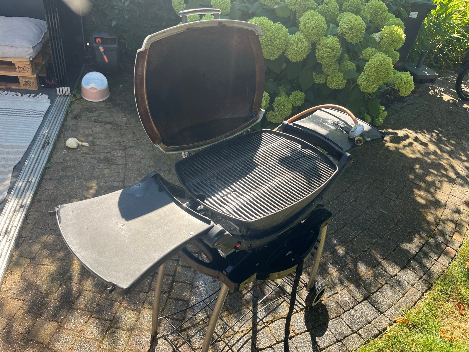 Weber gasbarbecue met hoes, Ophalen, Gebruikt