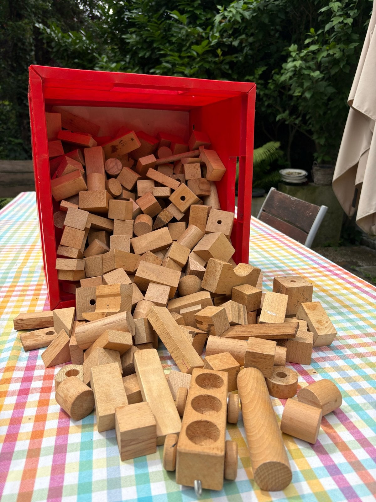 Grote doos vol ouderwetse houten blokken en figuren, Ophalen of Verzenden, Gebruikt, Overige typen
