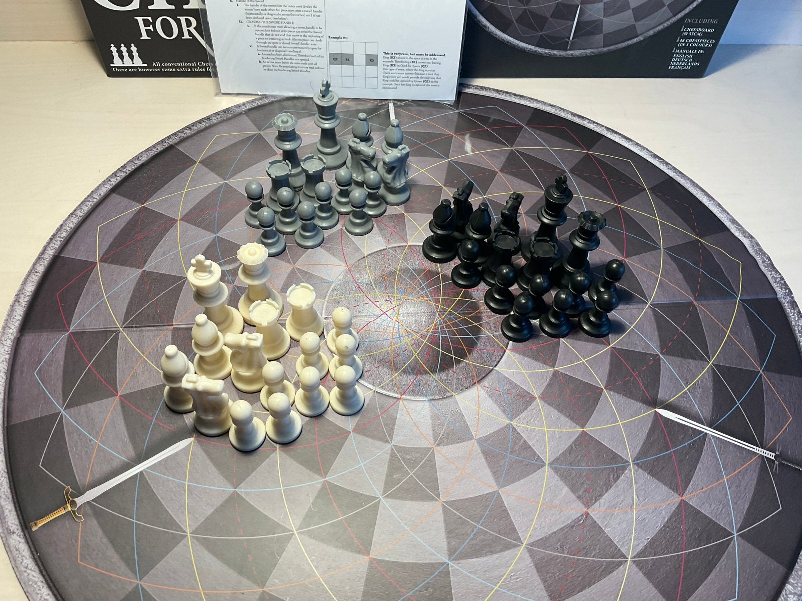 Met z’n drieën schaken op één bord: Chess for Three, Ophalen of Verzenden, Zo goed als nieuw