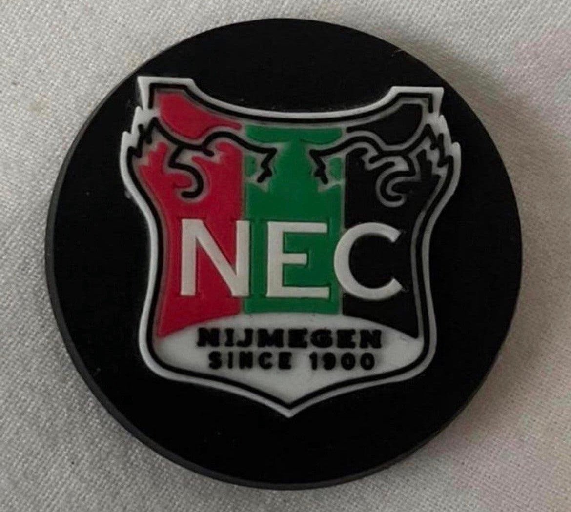 NEC magneet voor de fan! van gummi 3D rond, Ophalen of Verzenden, Zo goed als nieuw, Overige binnenlandse clubs, Poster, Plaatje of Sticker
