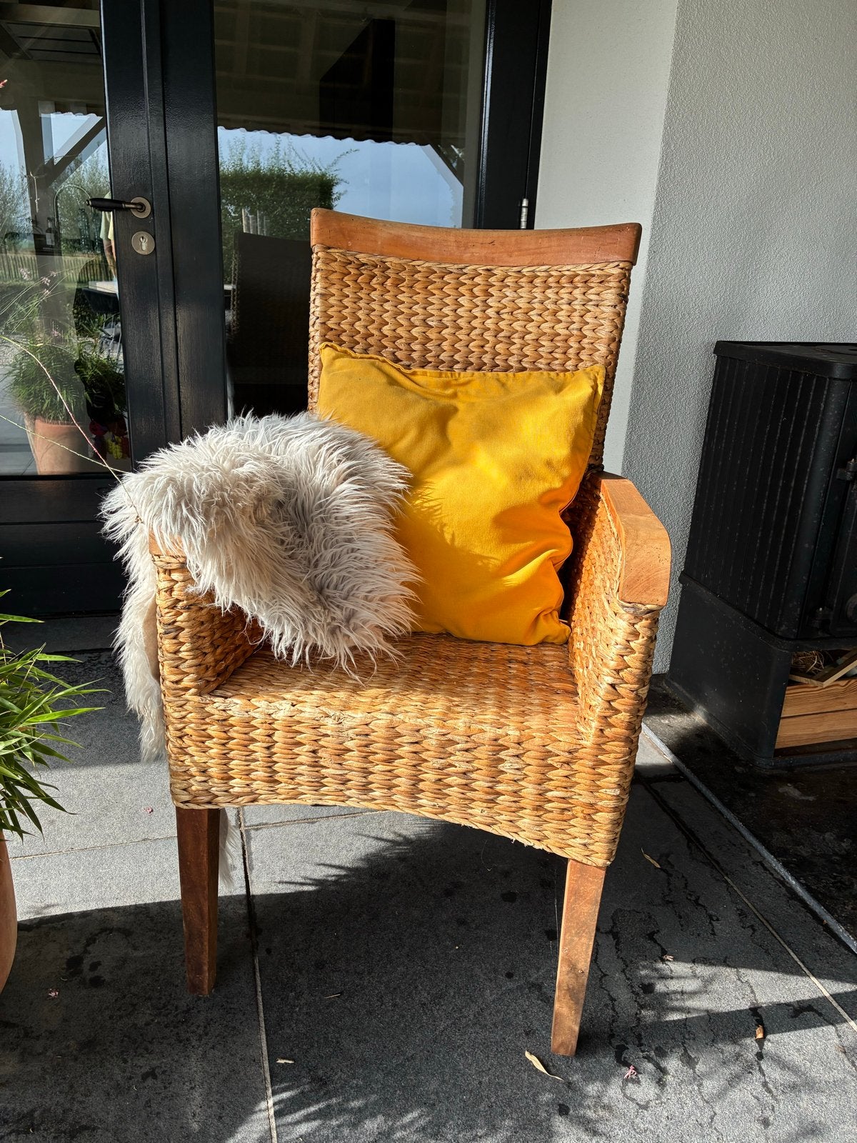Rotan stoel met houten frame, Huis en Inrichting, Ophalen, Gebruikt, Bruin, Eén
