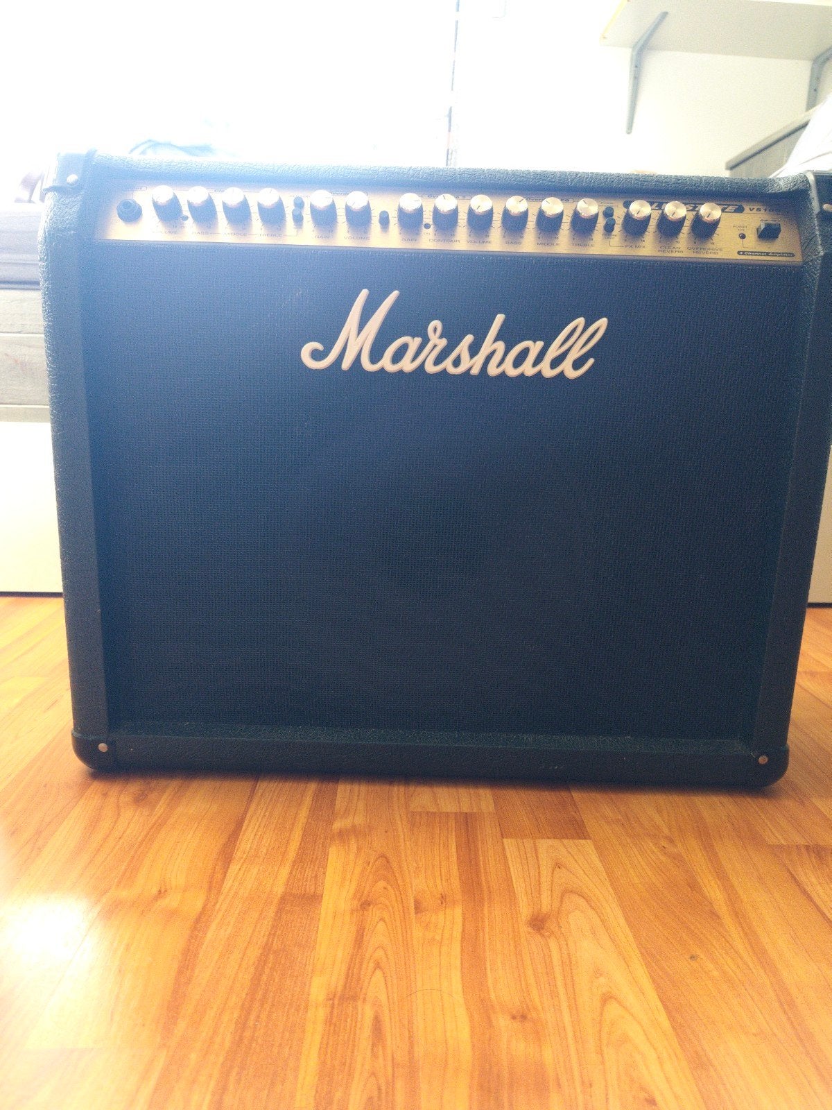 Foto 2 van Marshall Valvestate vs100 gitaarversterker met footswitch