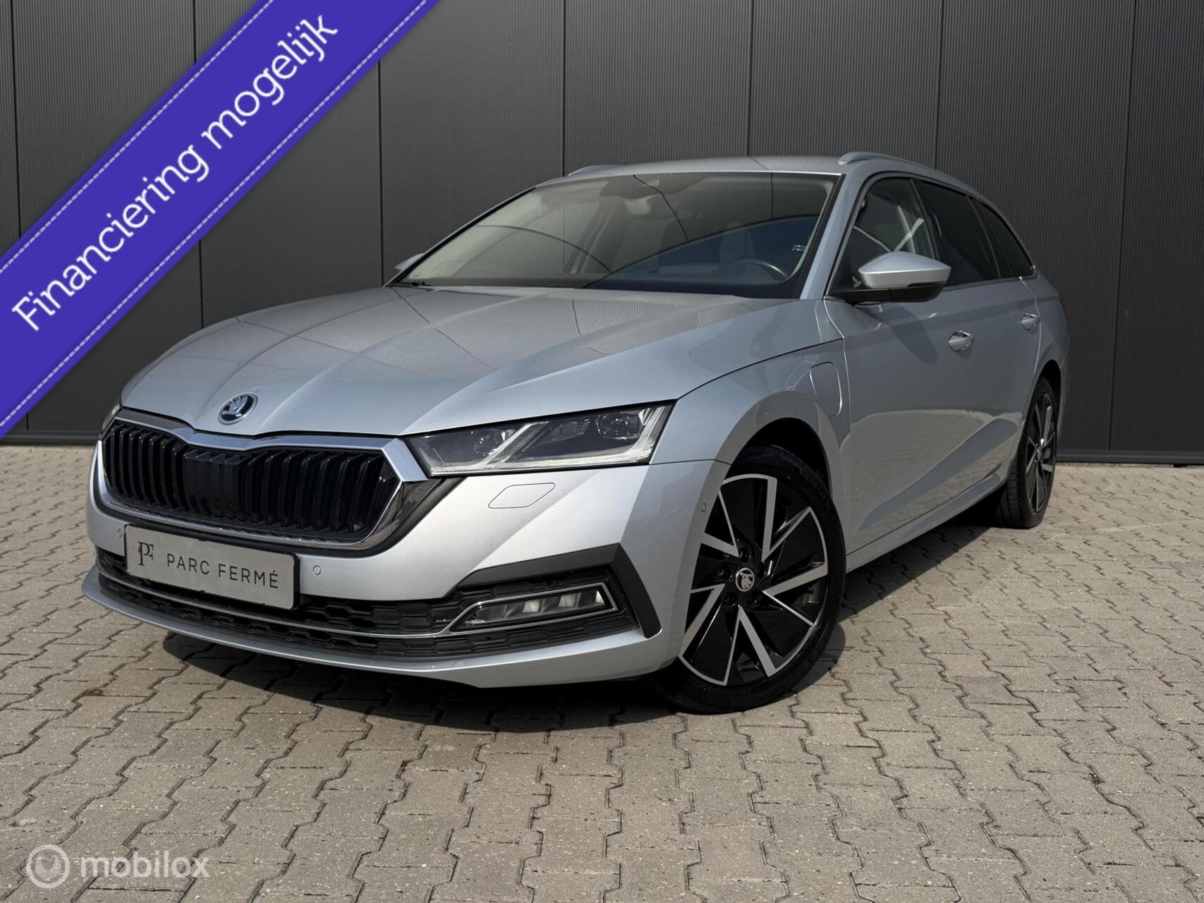 Skoda Octavia 1.4 TSI PHEV/Memory/Leder/Canton/Headup/ACC/vo, Auto's, Gebruikt, Zwart, Octavia, 5 stoelen