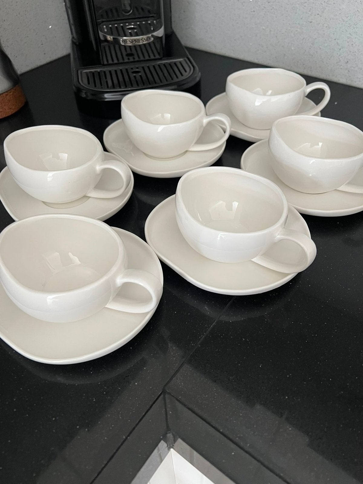 Set van 6 witte koffiekopjes met schotels, Huis en Inrichting, Keuken | Servies, Ophalen, Keramiek, Zo goed als nieuw, Modern