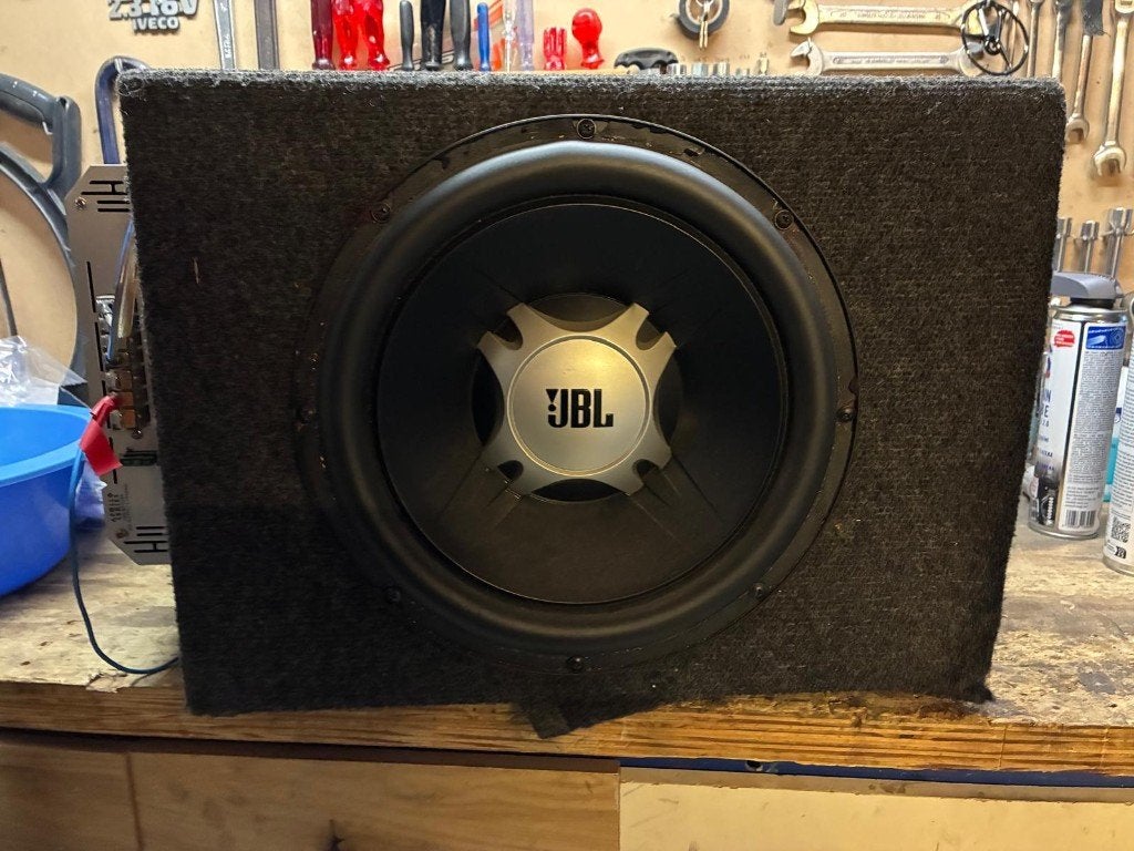 Subwoofer JBL met versterker HiFonics, Ophalen, Gebruikt