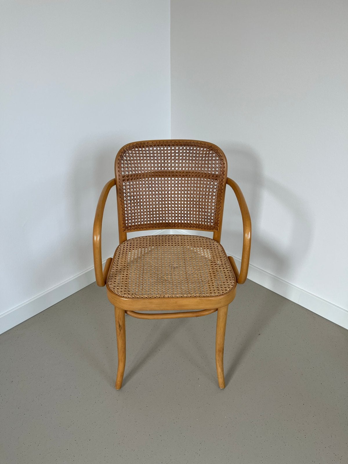 Thonet stoel met armleuningen en rieten zitting, Ophalen, Gebruikt, Bruin, Eén