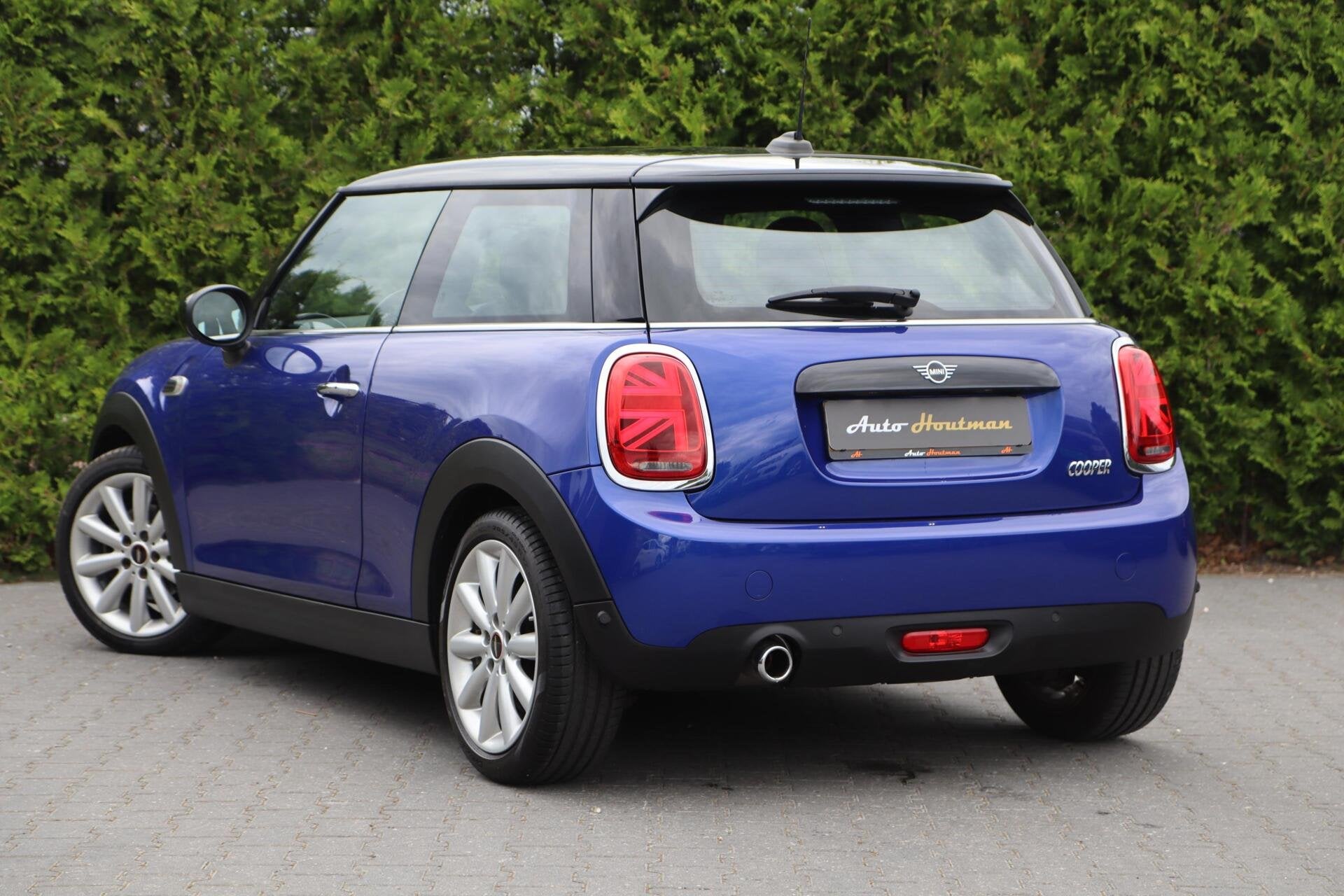 Mini Cooper 1.5 Automaat 136PK  | 29DKM  | JCW, Auto's, Dealer onderhouden, 136 pk, Gebruikt, Leder en Stof