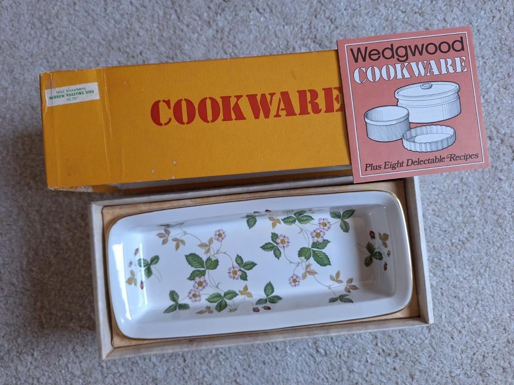 Wedgwood Wild Strawberry, Ophalen of Verzenden, Zo goed als nieuw, Poppenhuis