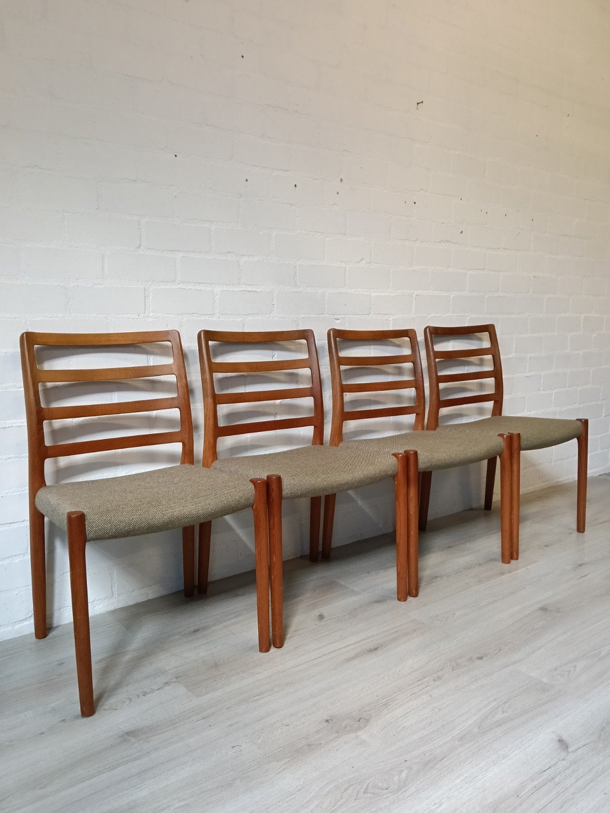 Set van 4 J.L. Møller eetkamerstoelen, Deens design, Ophalen