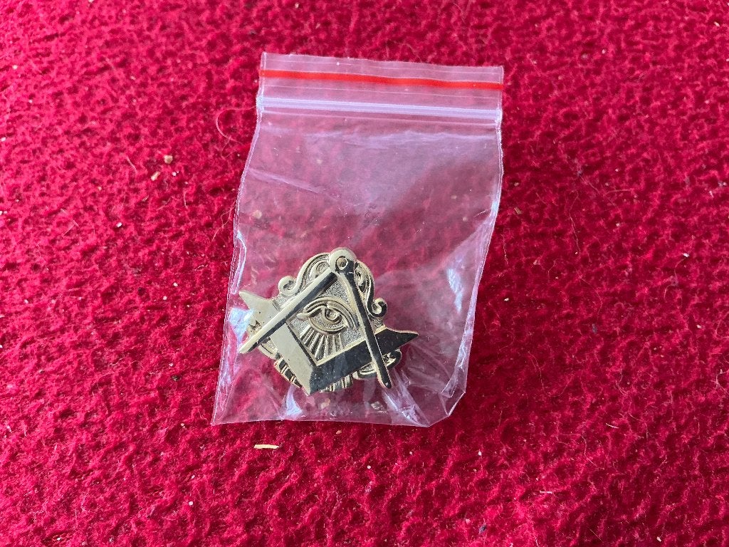 Te koop pin speld vrijmetselarij maçonniek, Ophalen of Verzenden, Zo goed als nieuw, Overige onderwerpen, Overige typen