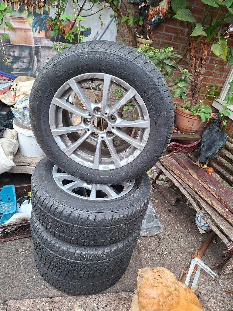 4 BMW autobanden 15 inch (2 lek), Ophalen, Gebruikt, 15 inch, Band(en)