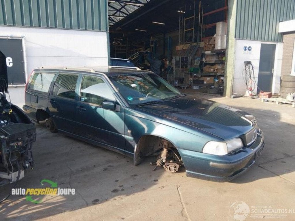 Volvo V-70 onderdelen (kleur: 412-21) donorauto