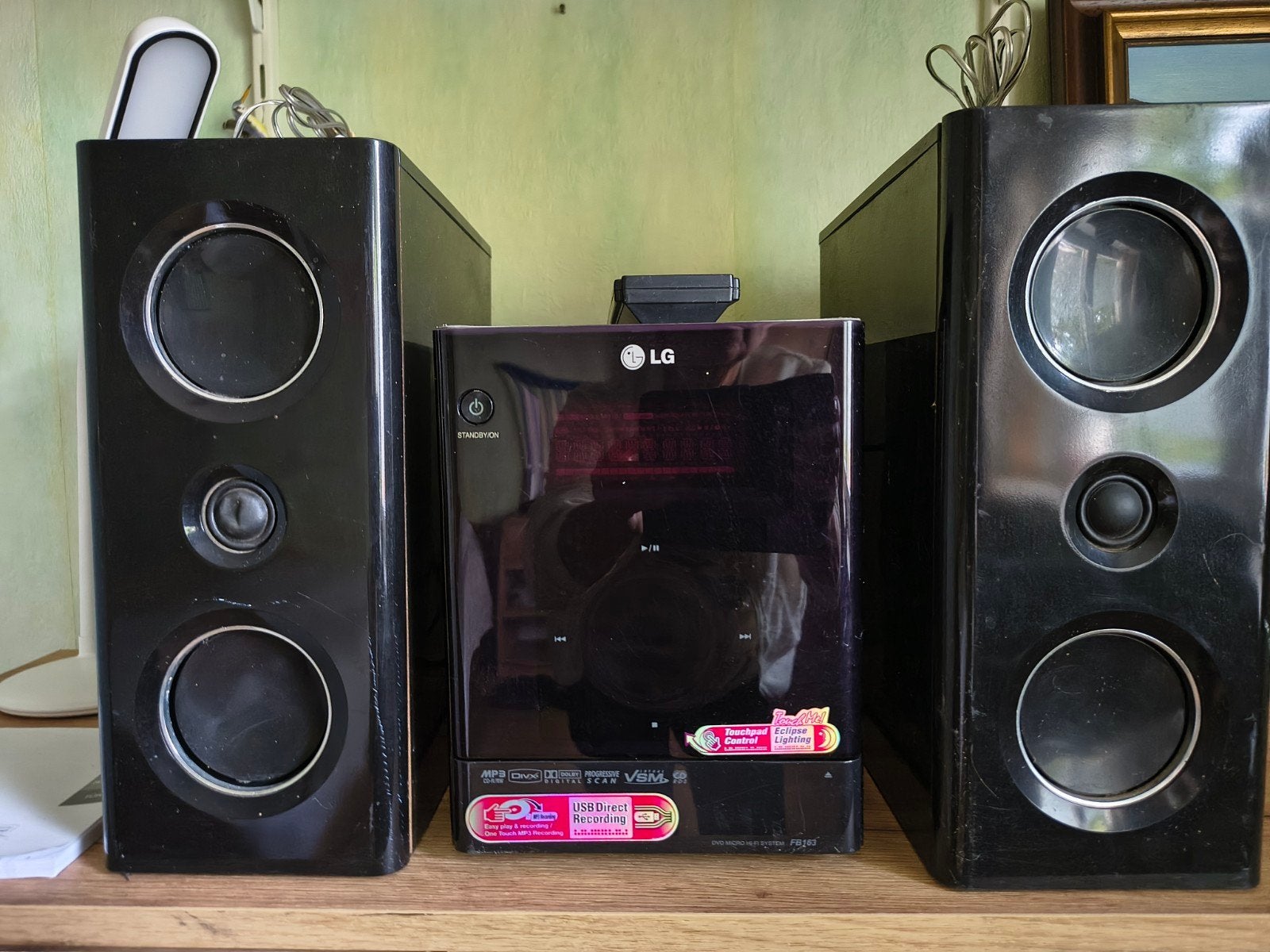 LG FB163-DOP Micro Hi-Fi Systeem met DVD-speler, Ophalen, Gebruikt, 2.1-systeem, Dvd-speler