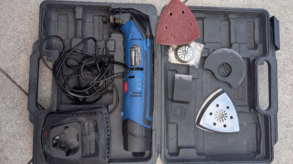 Varo VAR10029 Multitool Li-Ion 12V met accessoires, Doe-het-zelf en Verbouw, Ophalen of Verzenden, Gebruikt, Multitool, Overige merken
