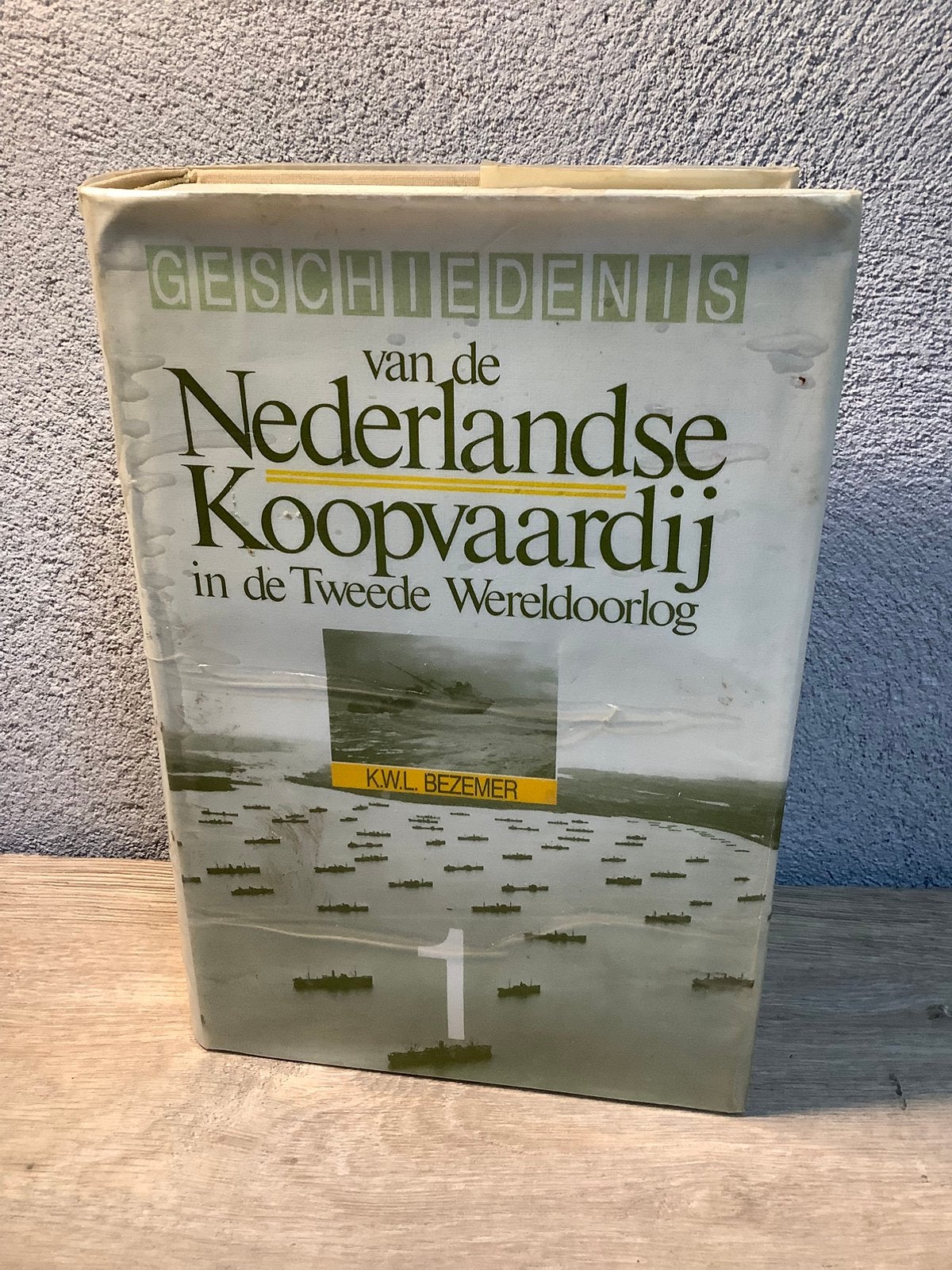 Boek Nederlandse koopvaardij in de tweede wereldoorlog, Verzamelen, Scheepvaart, Ophalen of Verzenden, Gebruikt, Boek of Tijdschrift