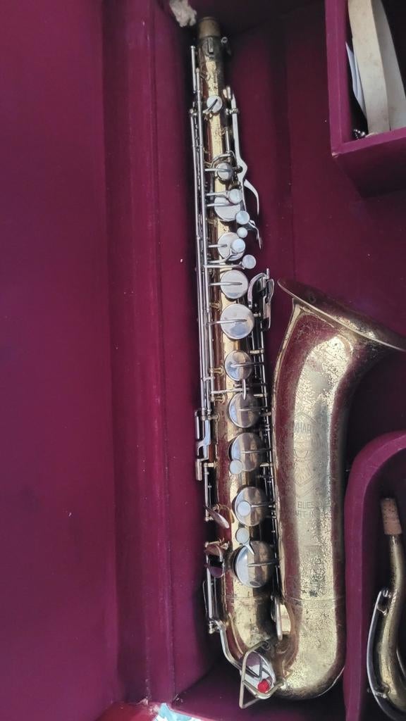 Buescher Tenor Saxofoon - Vintage Instrument met Koffer, Muziek en Instrumenten, Blaasinstrumenten | Saxofoons, Ophalen, Gebruikt